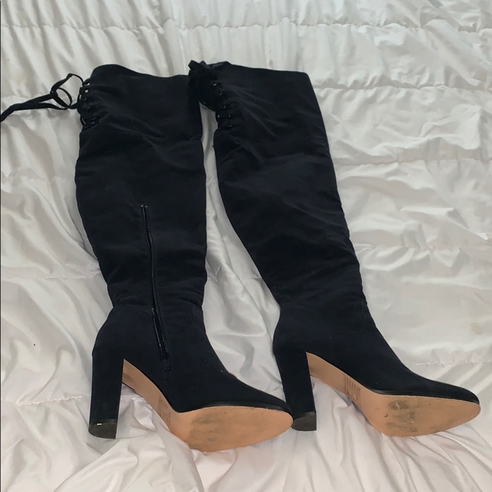 Heeled Navy blue boots